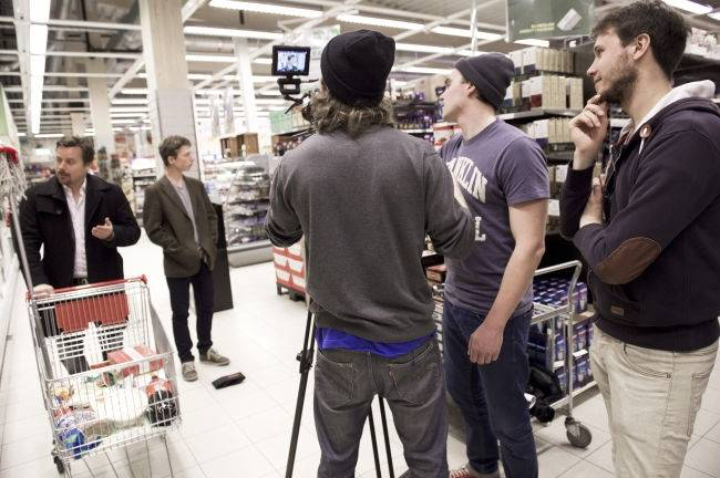 Surrealistiska verkligheten spelas in på Coop i Kilafors